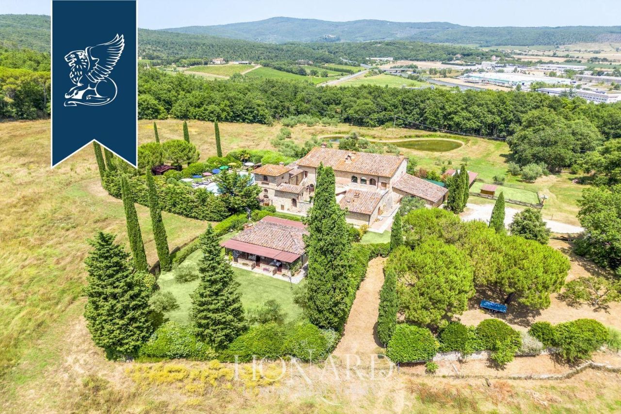 Granja en Siena, Italia, 800 m² - imagen 5