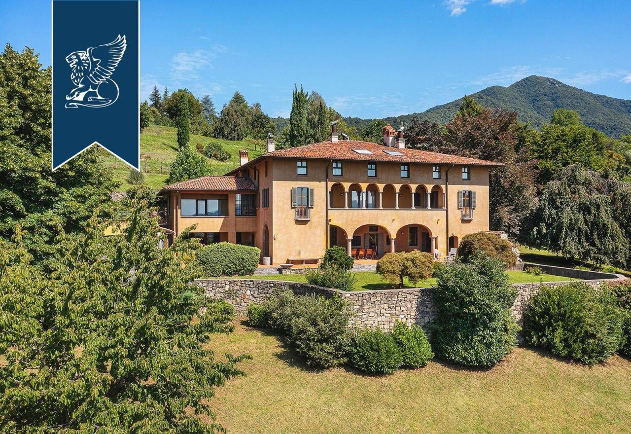 Villa in Bergamo, Italy, 1 500 m² - picture 5