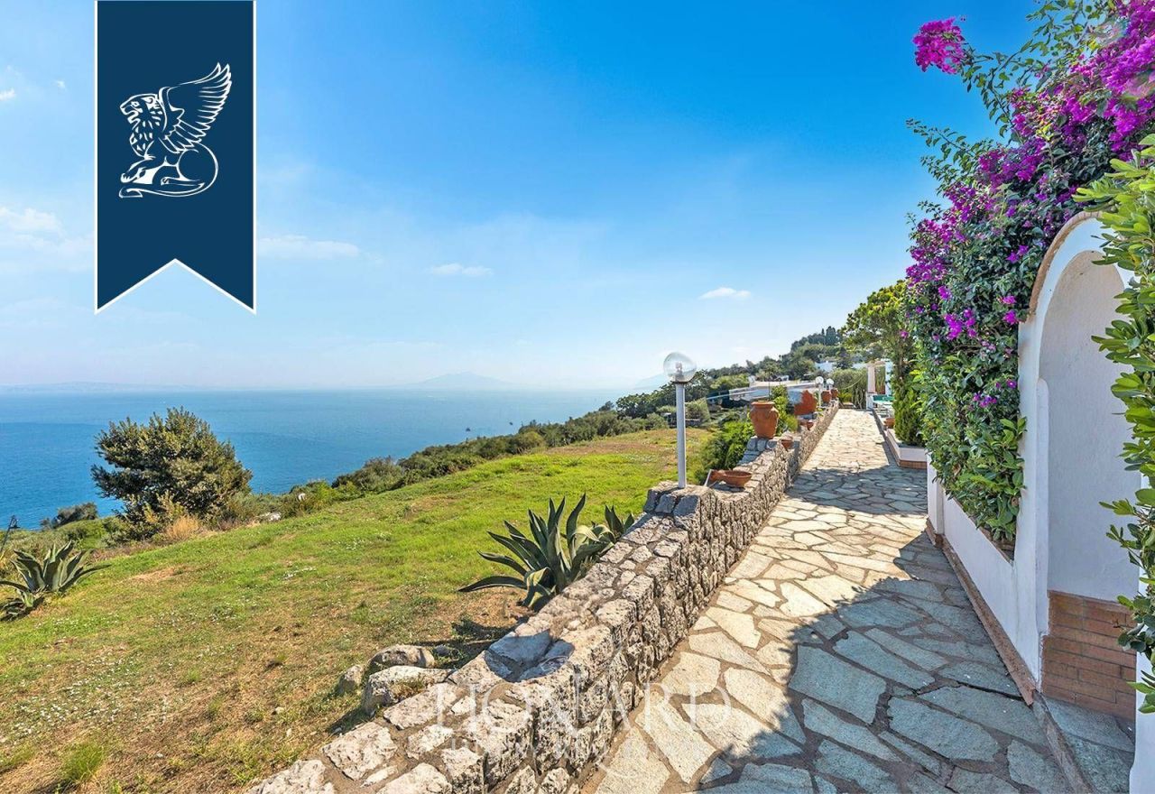 Villa en Nápoles, Italia, 300 m² - imagen 4