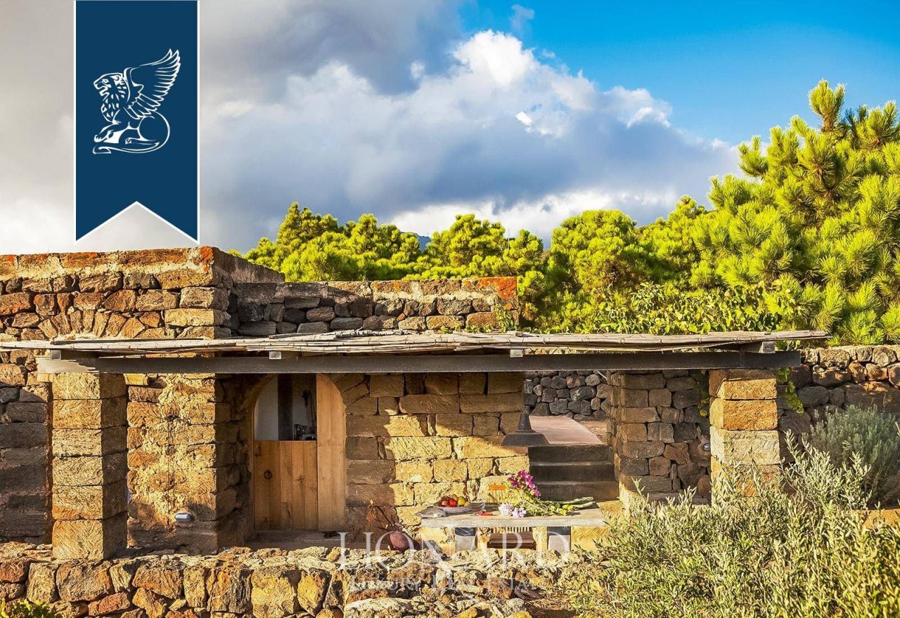 Farm on Pantelleria, Italy, 550 m² - picture 4