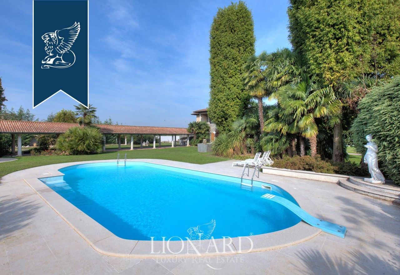 Villa in Brescia, Italy, 600 m² - picture 4