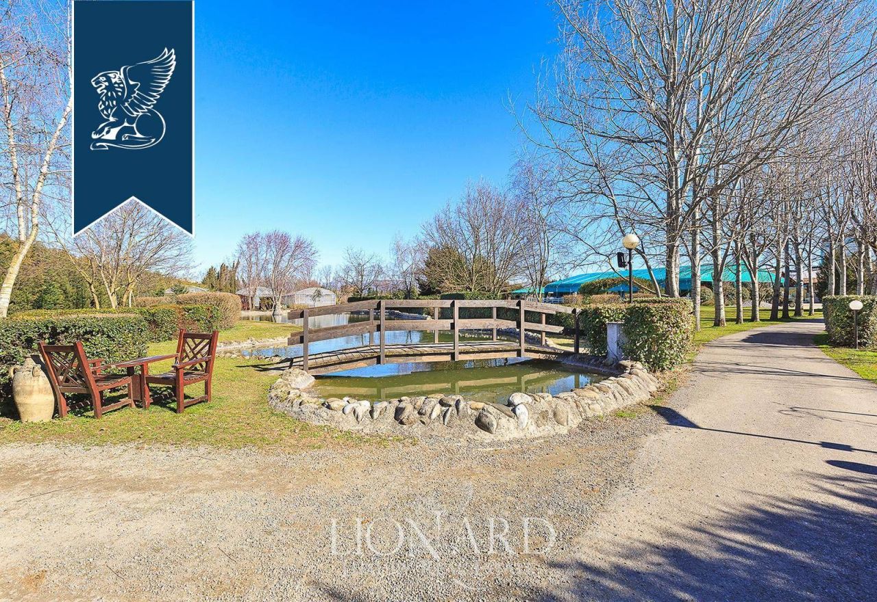 Granja en Monza, Italia, 3 700 m² - imagen 5