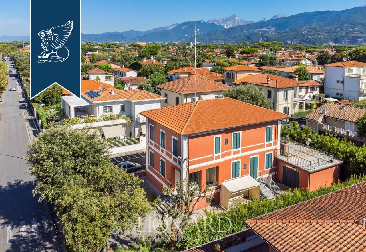 Villa in Forte dei Marmi, Italy, 400 m² - picture 6