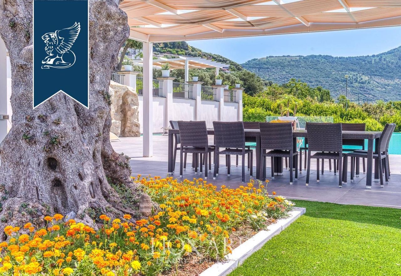 Villa à Salerne, Italie, 1 200 m² - image 6