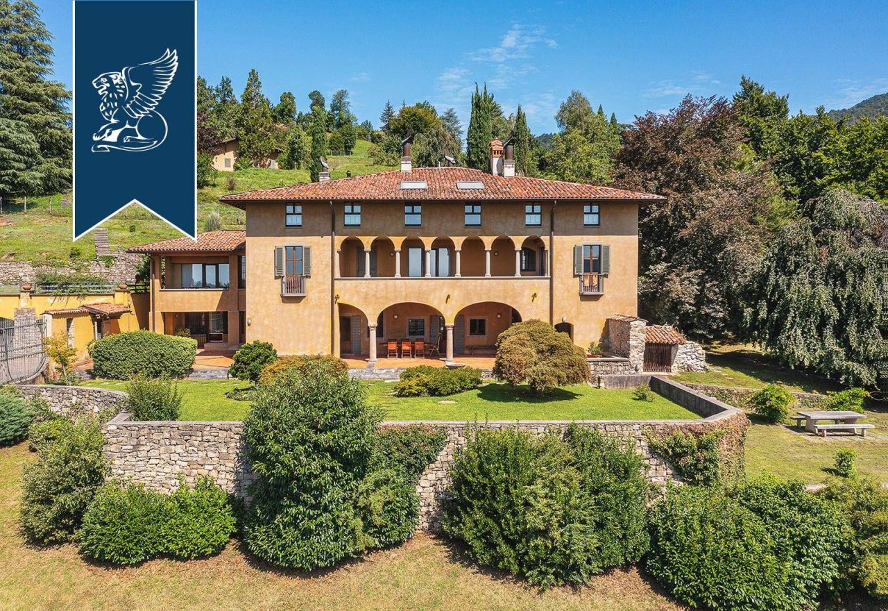 Villa in Bergamo, Italy, 1 500 m² - picture 6