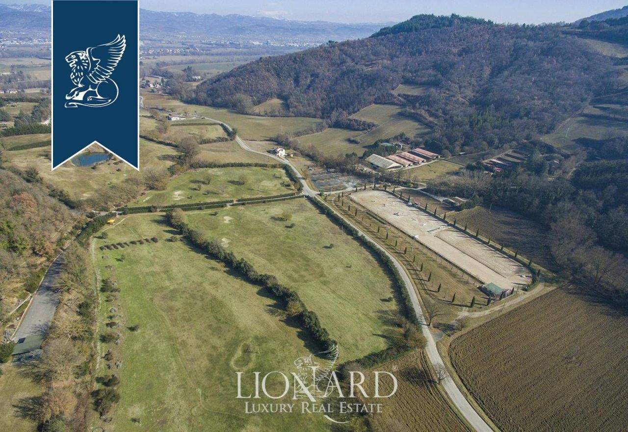 Granja en Arezzo, Italia, 2 385 m² - imagen 6