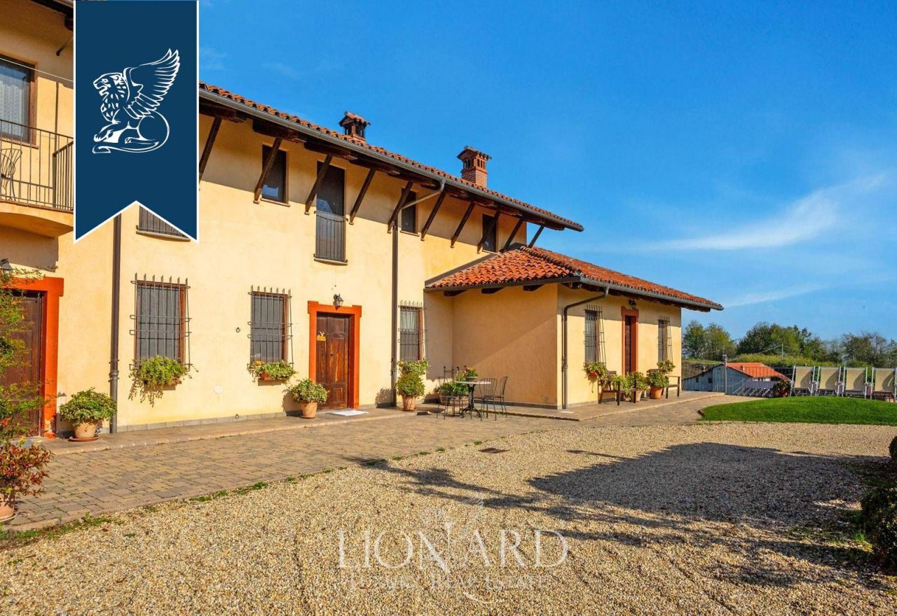 Villa in Cuneo, Italy, 700 m² - picture 5