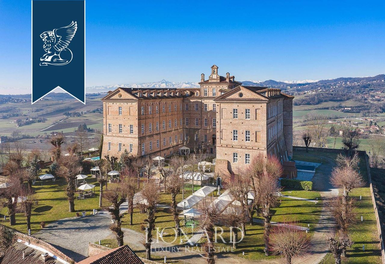 Castillo en Turín, Italia, 10 550 m² - imagen 5