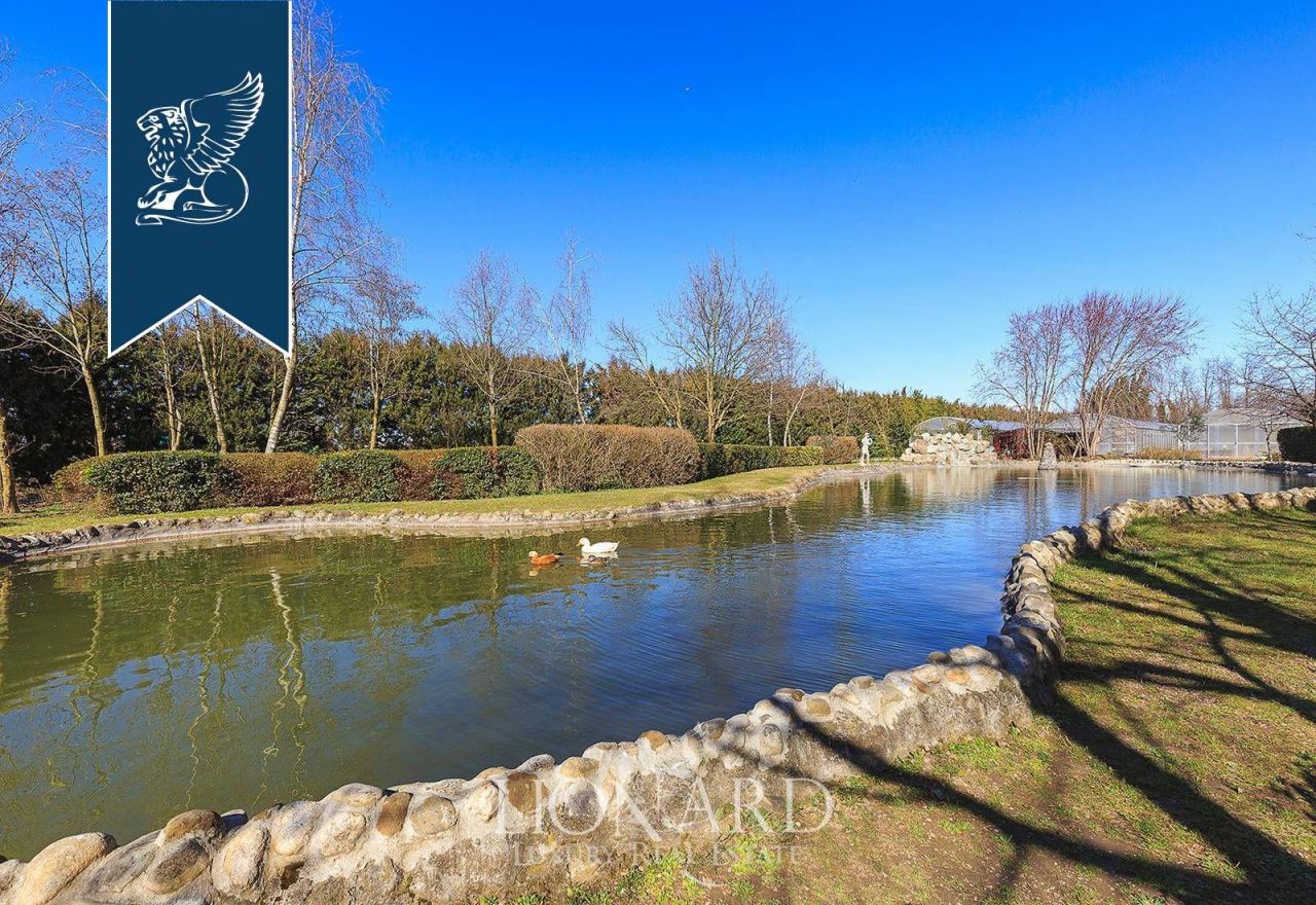 Granja en Monza, Italia, 3 700 m² - imagen 6