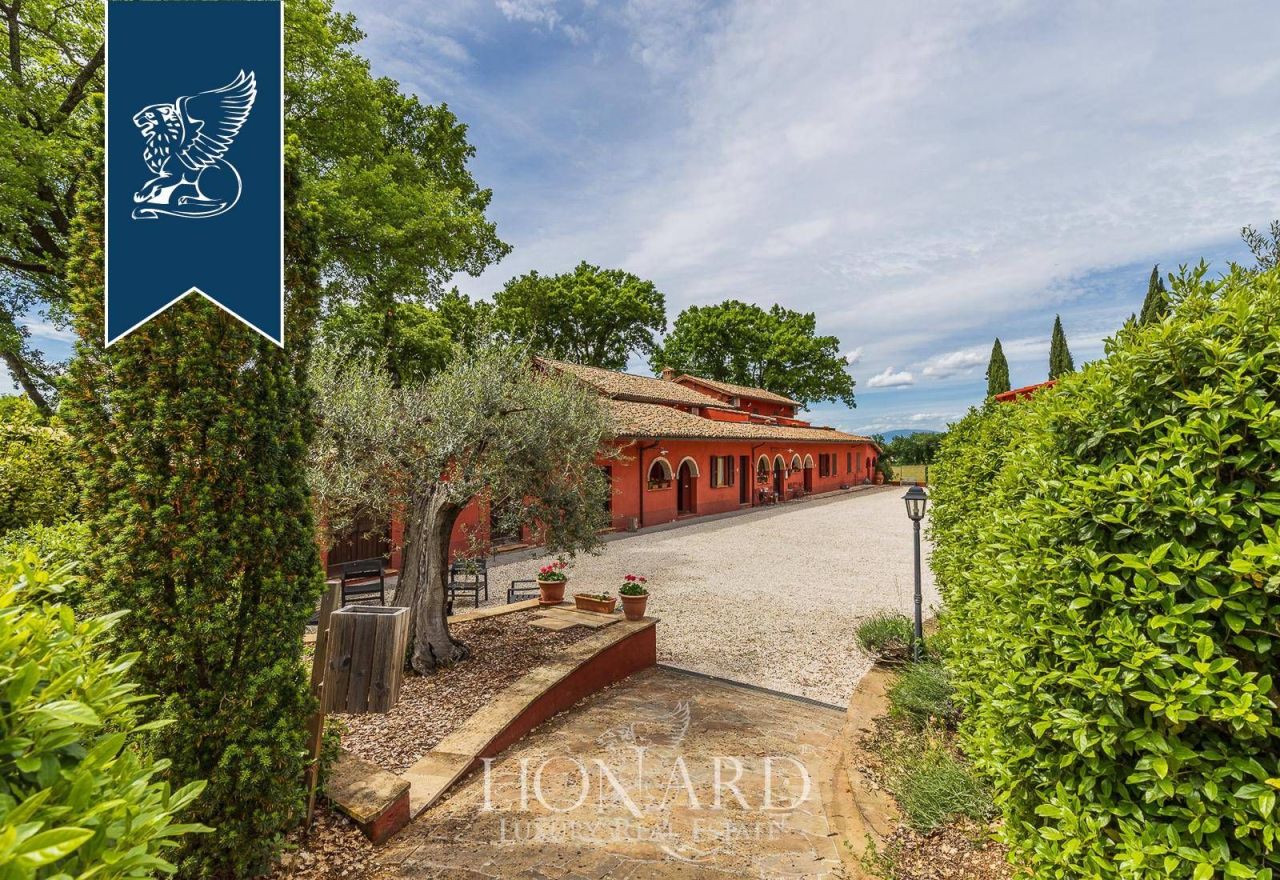 Granja en Spoleto, Italia, 1 064 m² - imagen 7