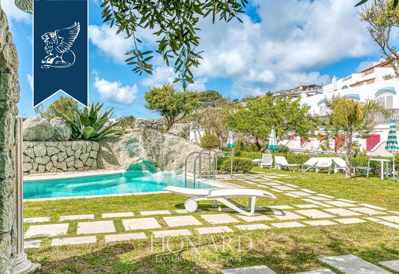 Hôtel à Naples, Italie, 7 456 m² - image 7