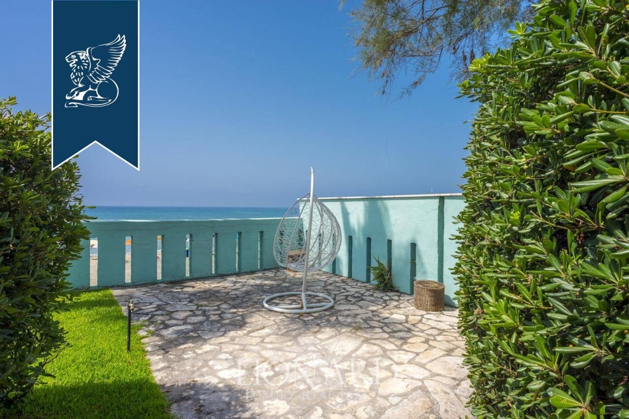 Villa in Latina, Italy, 550 m² - picture 7