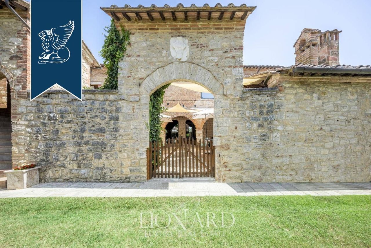 Granja en Siena, Italia, 800 m² - imagen 7