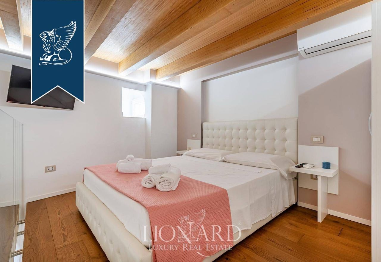 Casa en Monopoli, Italia, 700 m² - imagen 7