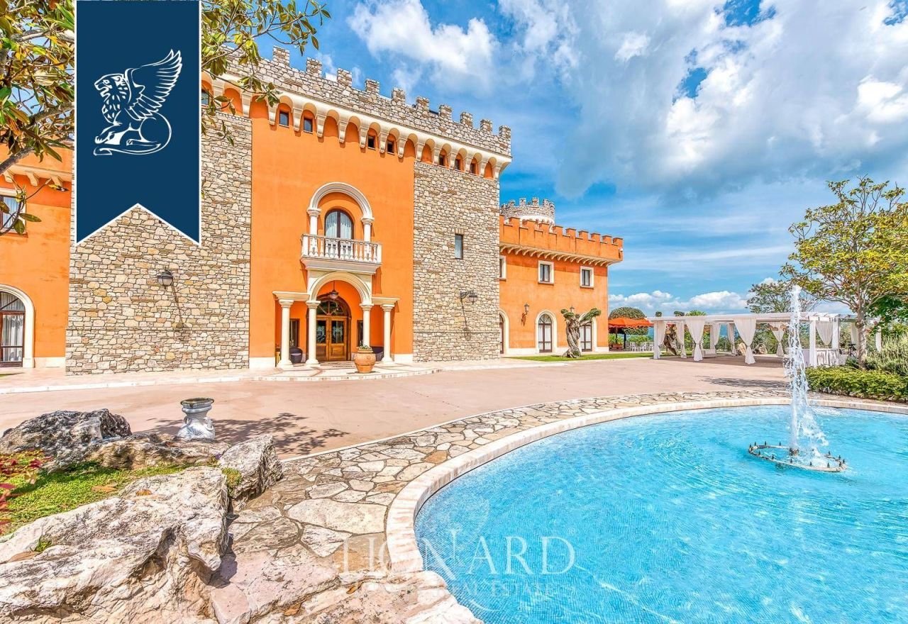Castle in Avellino, Italy, 6 000 m² - picture 7