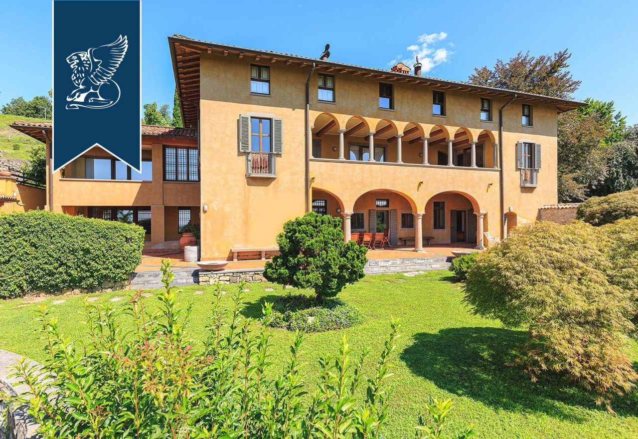 Villa in Bergamo, Italy, 1 500 m² - picture 7