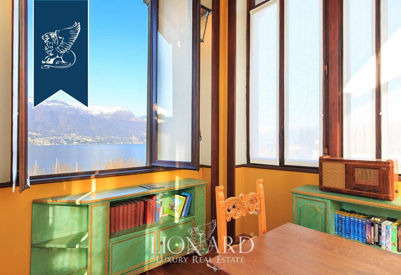 Villa en Porto Valtravaglia, Italia, 2 000 m² - imagen 6