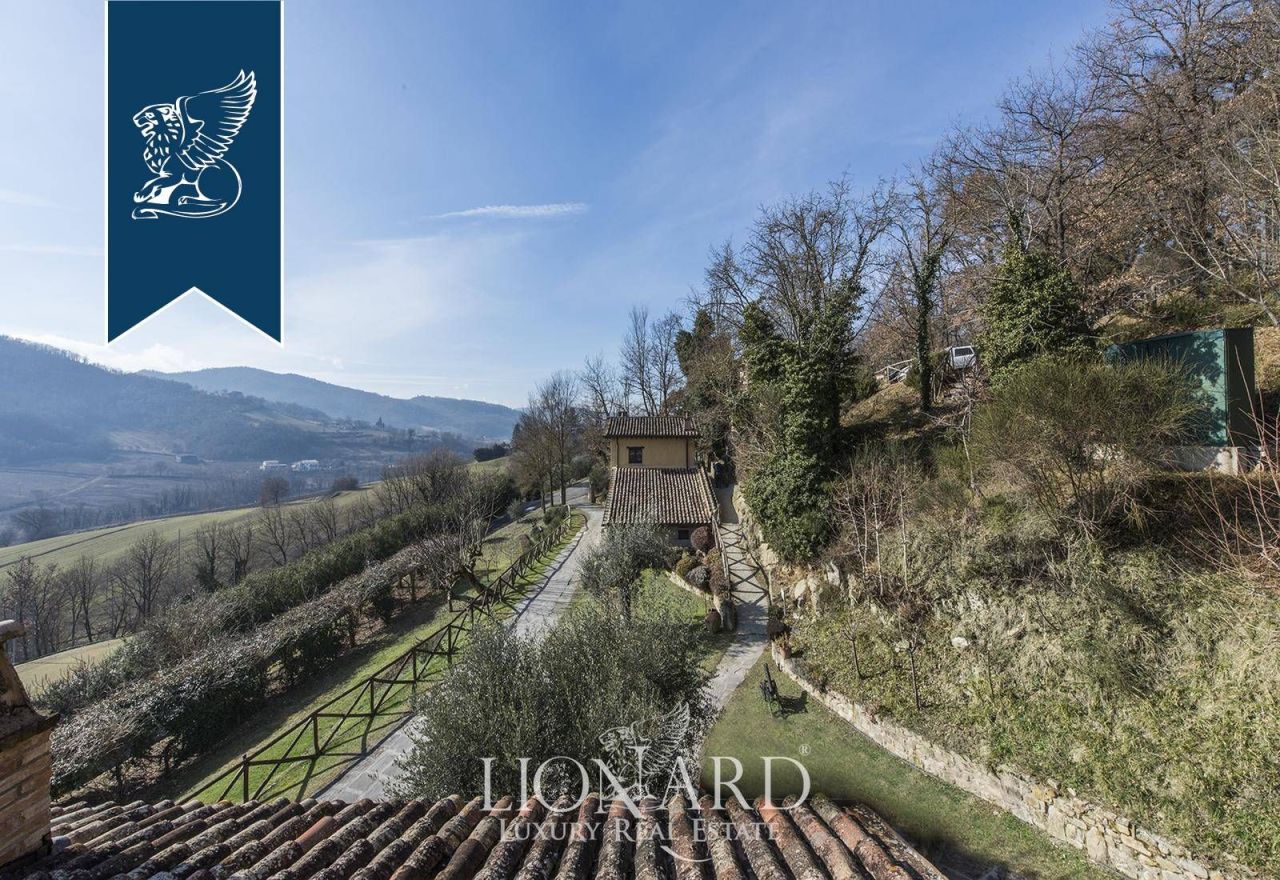 Granja en Arezzo, Italia, 2 385 m² - imagen 7