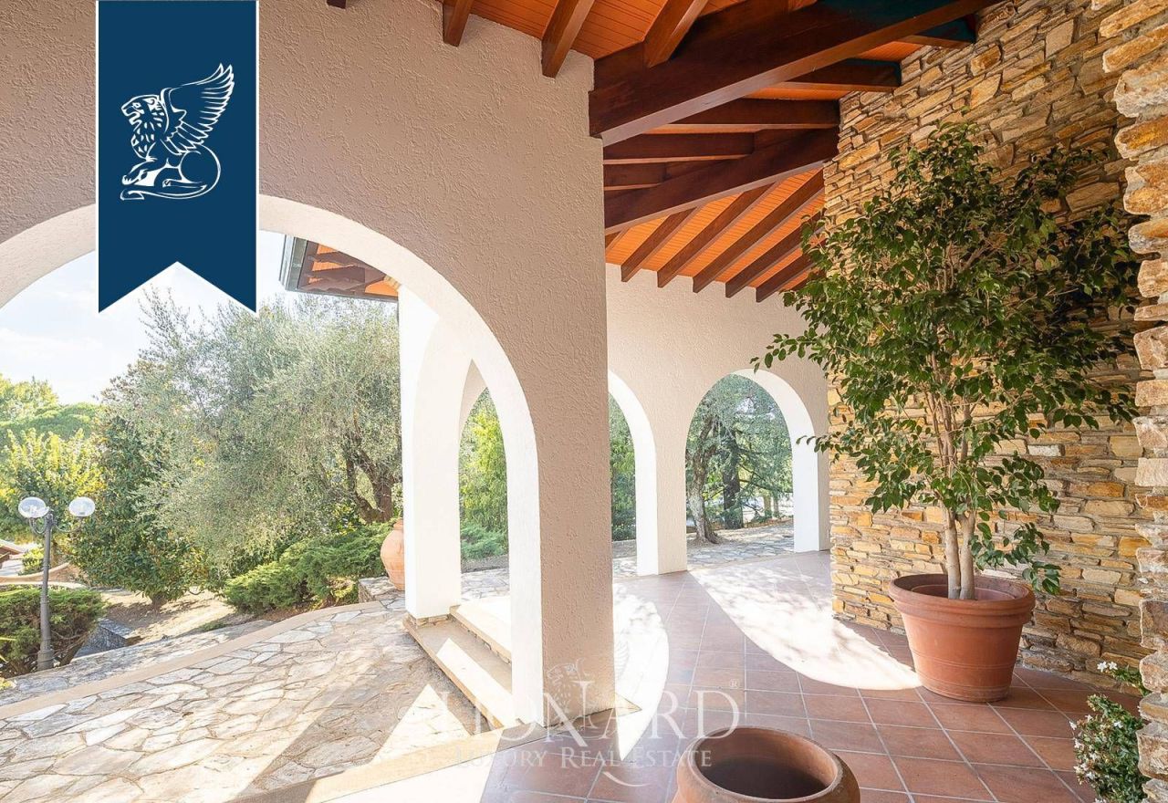 Villa en Pistoia, Italia, 900 m² - imagen 6