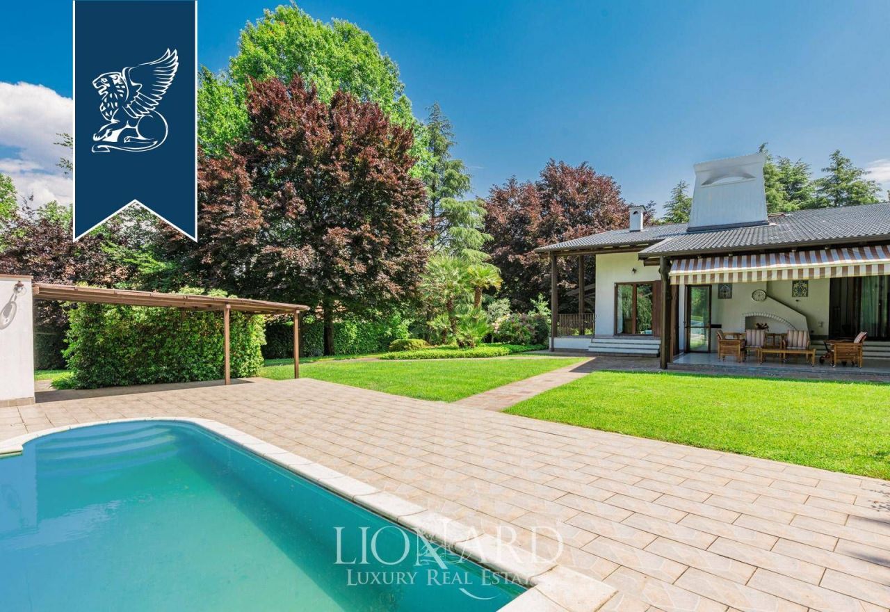 Villa in Lesmo, Italy, 550 m² - picture 6