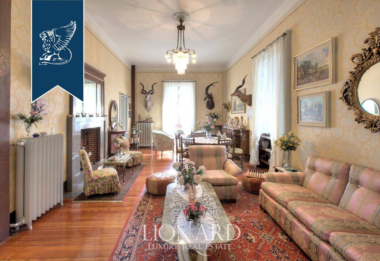 Villa in Lesa, Italy, 400 m² - picture 8