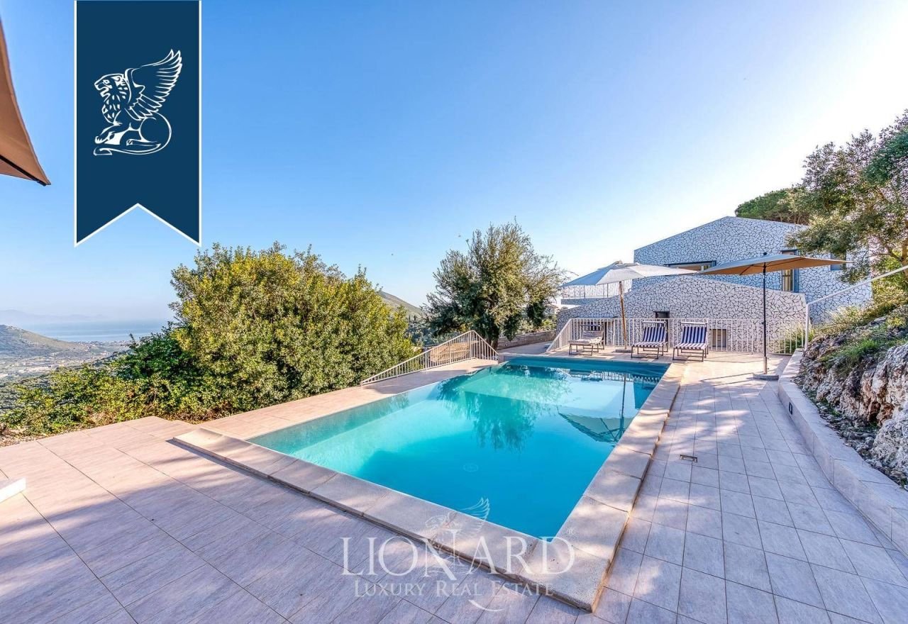 Villa in Latina, Italy, 630 m² - picture 8