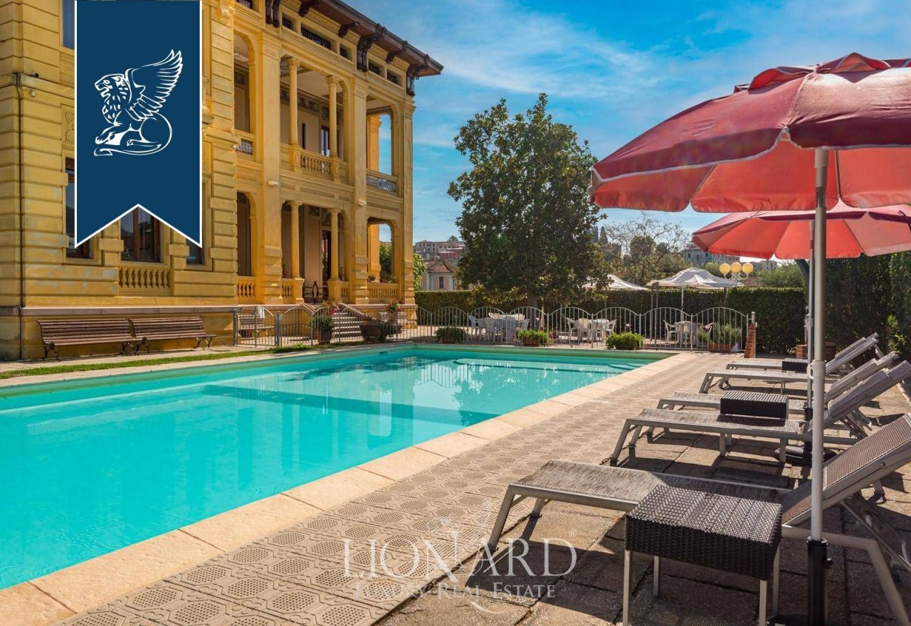 Hotel in Barga, Italy, 1 100 m² - picture 8