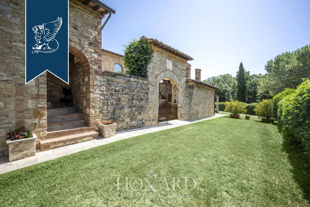 Granja en Siena, Italia, 800 m² - imagen 8