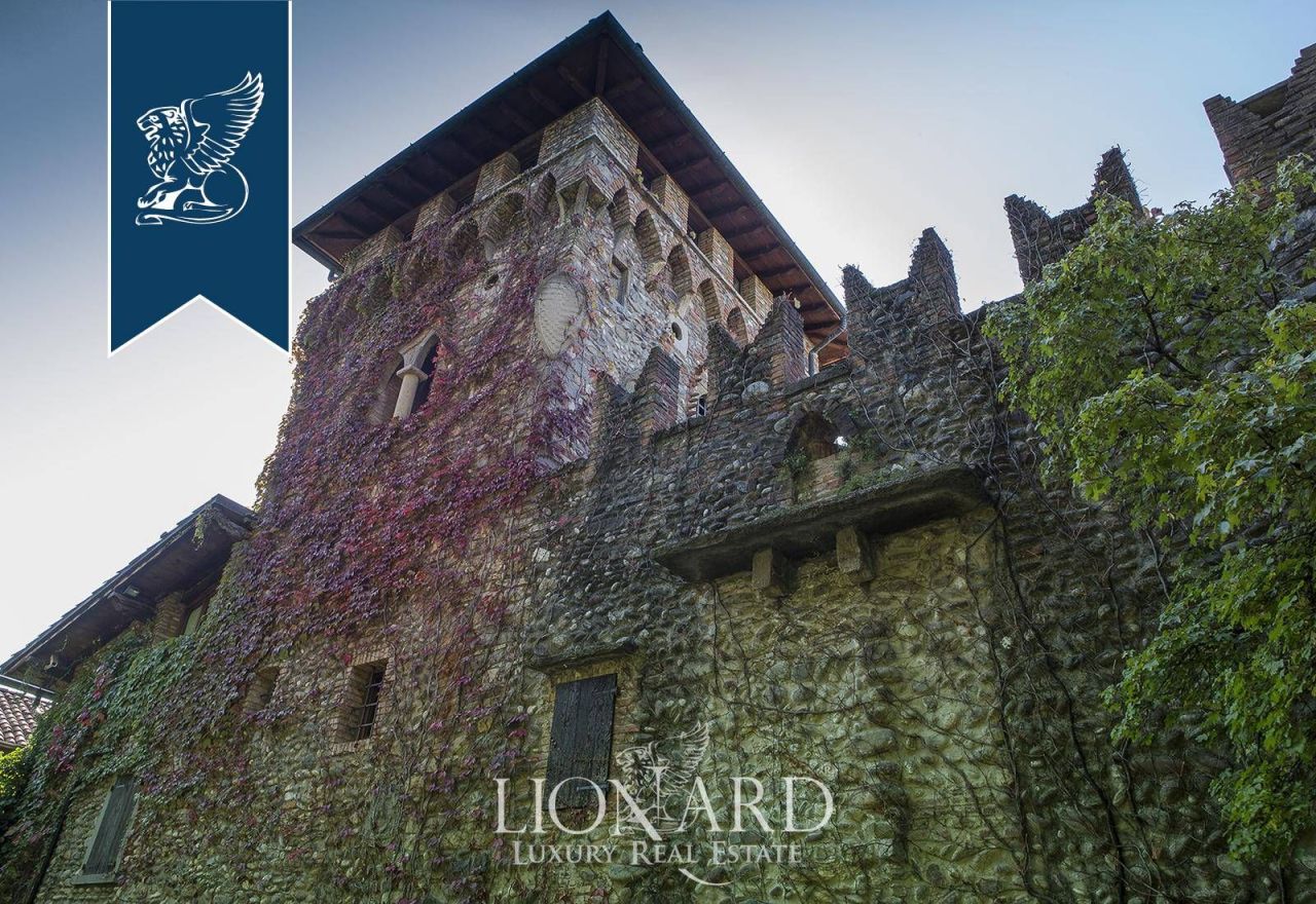 Castle in Bergamo, Italy, 850 m² - picture 8