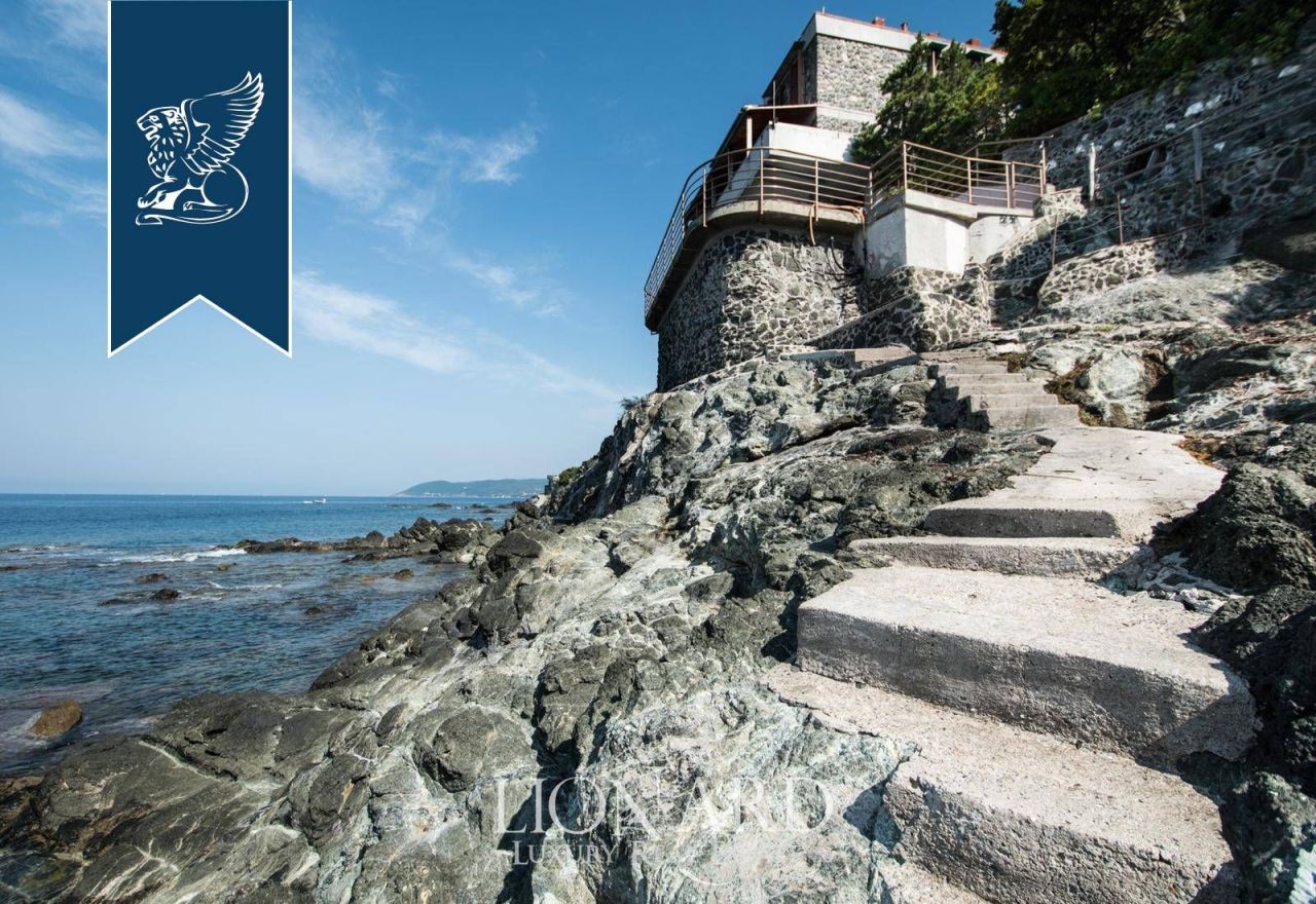 Villa in Rosignano Marittimo, Italy, 357 m² - picture 8