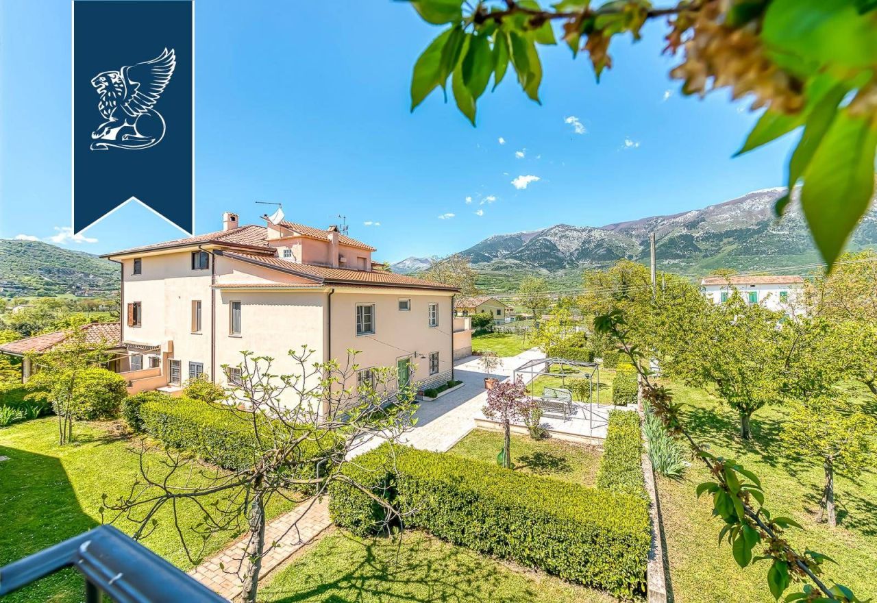 Granja en Frosinone, Italia, 2 000 m² - imagen 8