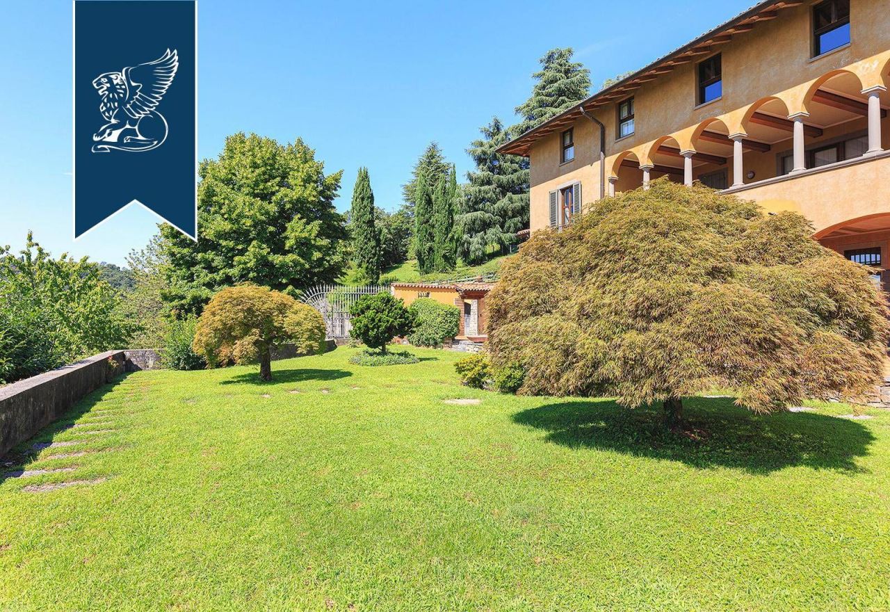 Villa in Bergamo, Italy, 1 500 m² - picture 8