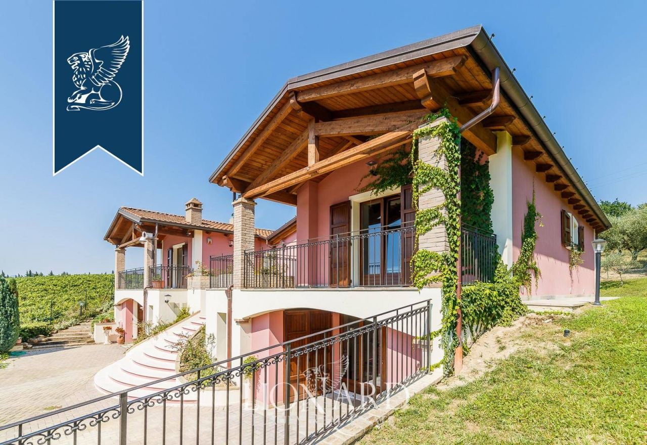 Farm in Fano, Italy, 600 m² - picture 7