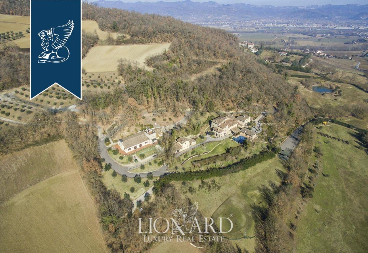 Granja en Arezzo, Italia, 2 385 m² - imagen 8