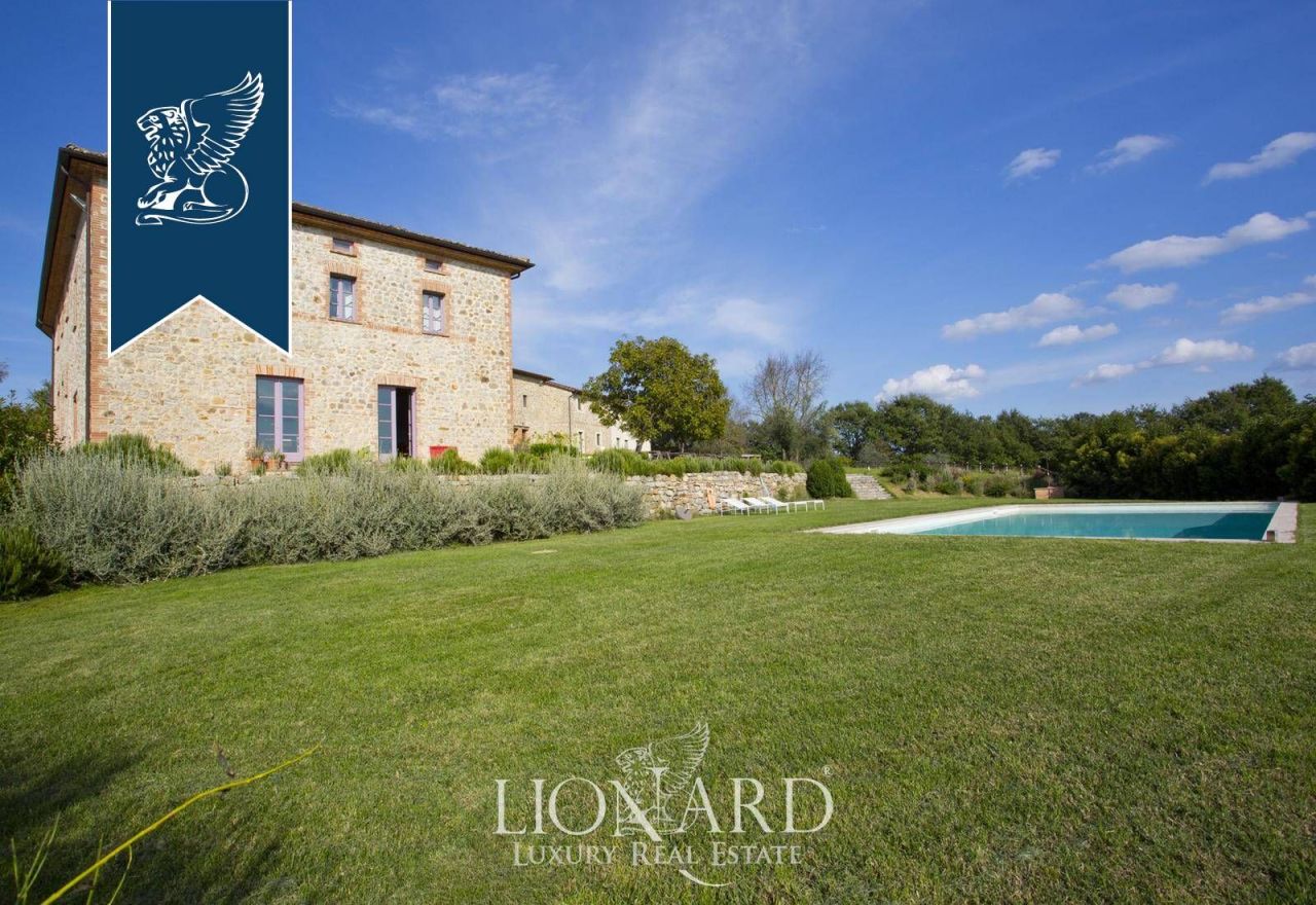 Granja en Montegabbione, Italia, 1 000 m² - imagen 7