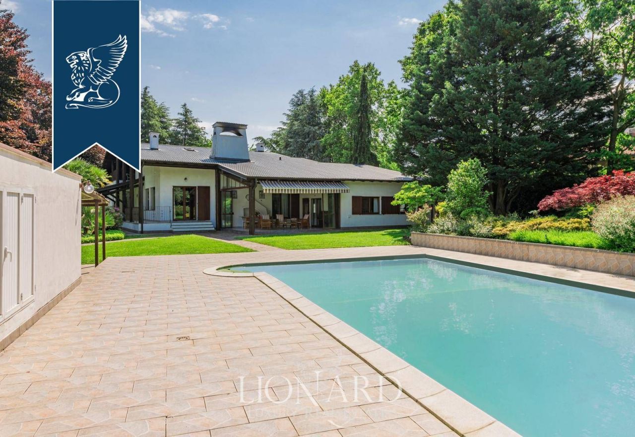 Villa in Lesmo, Italy, 550 m² - picture 7