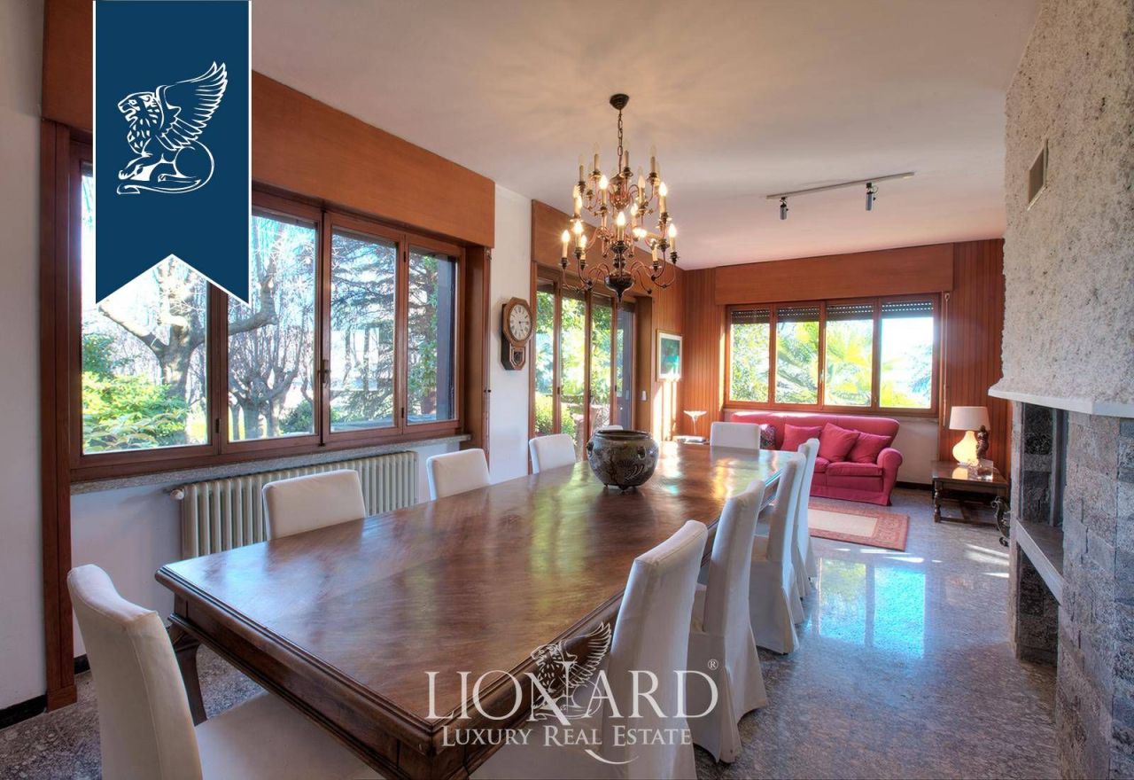 Villa en Arona, Italia, 1 500 m² - imagen 7