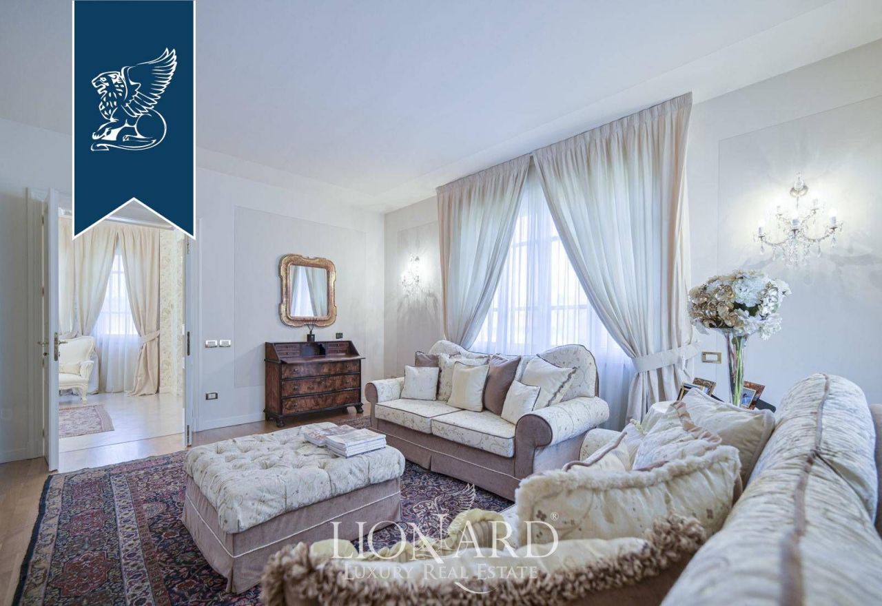 Villa à Brescia, Italie, 400 m² - image 7