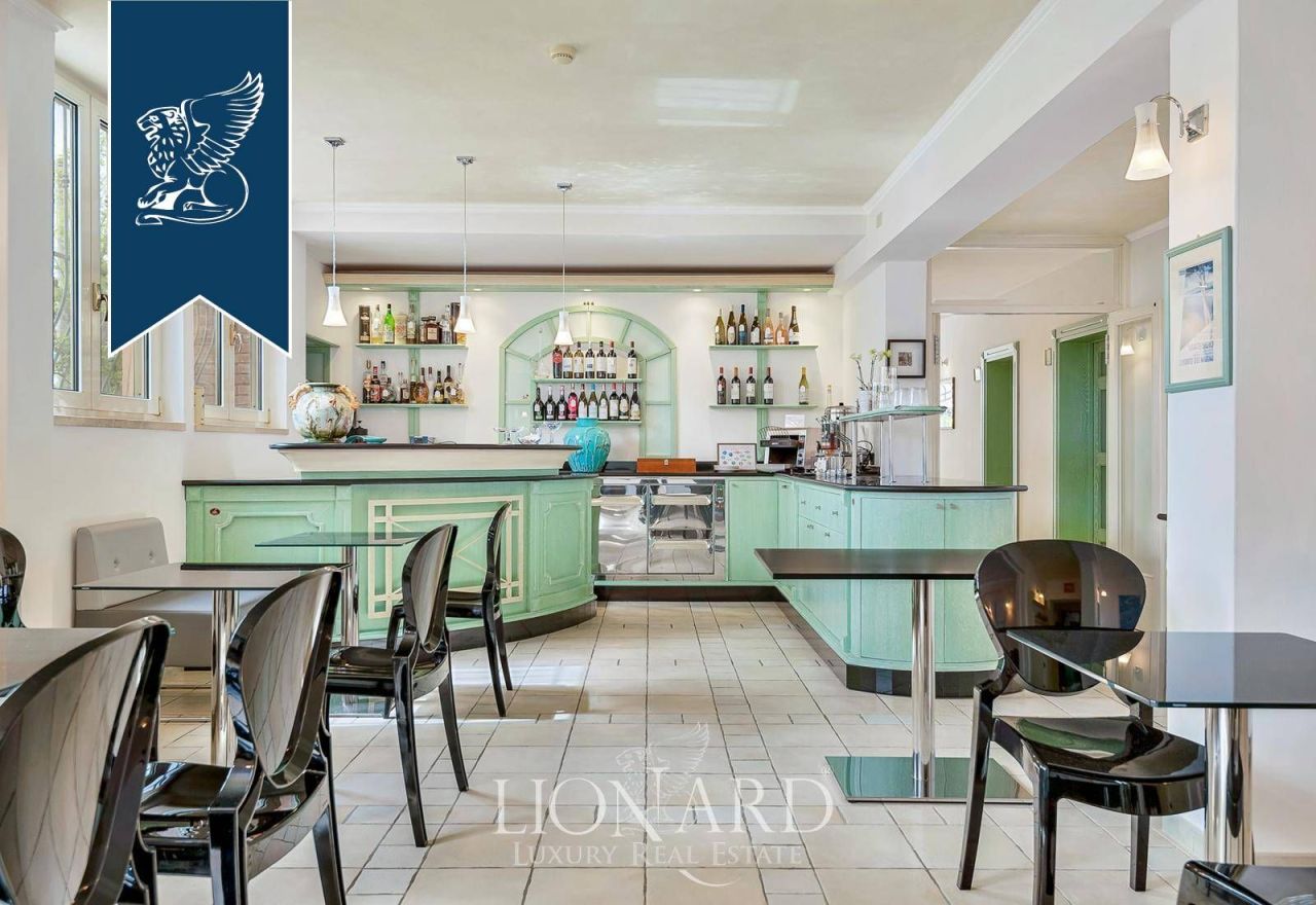 Hotel in Forte dei Marmi, Italy, 1 000 m² - picture 9