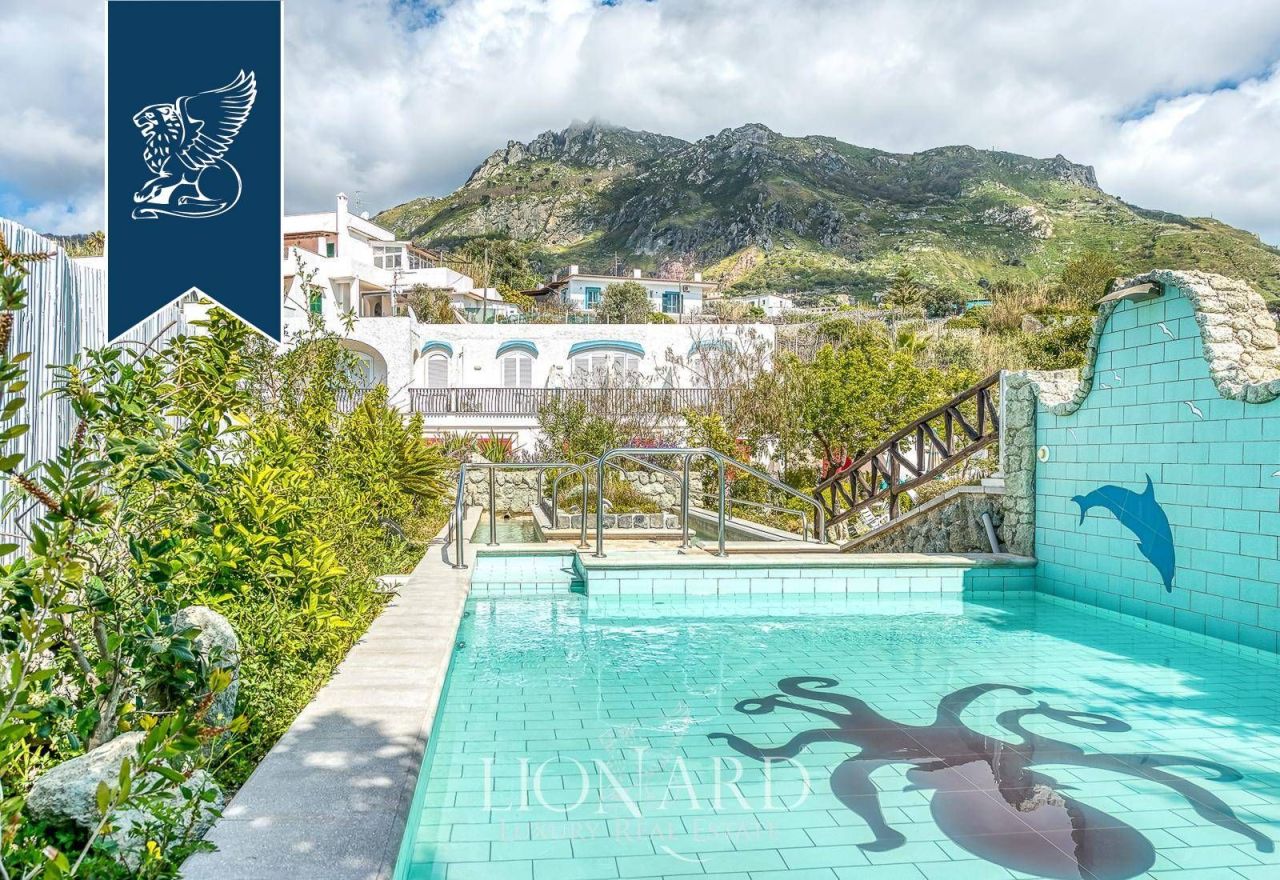 Hôtel à Naples, Italie, 7 456 m² - image 9