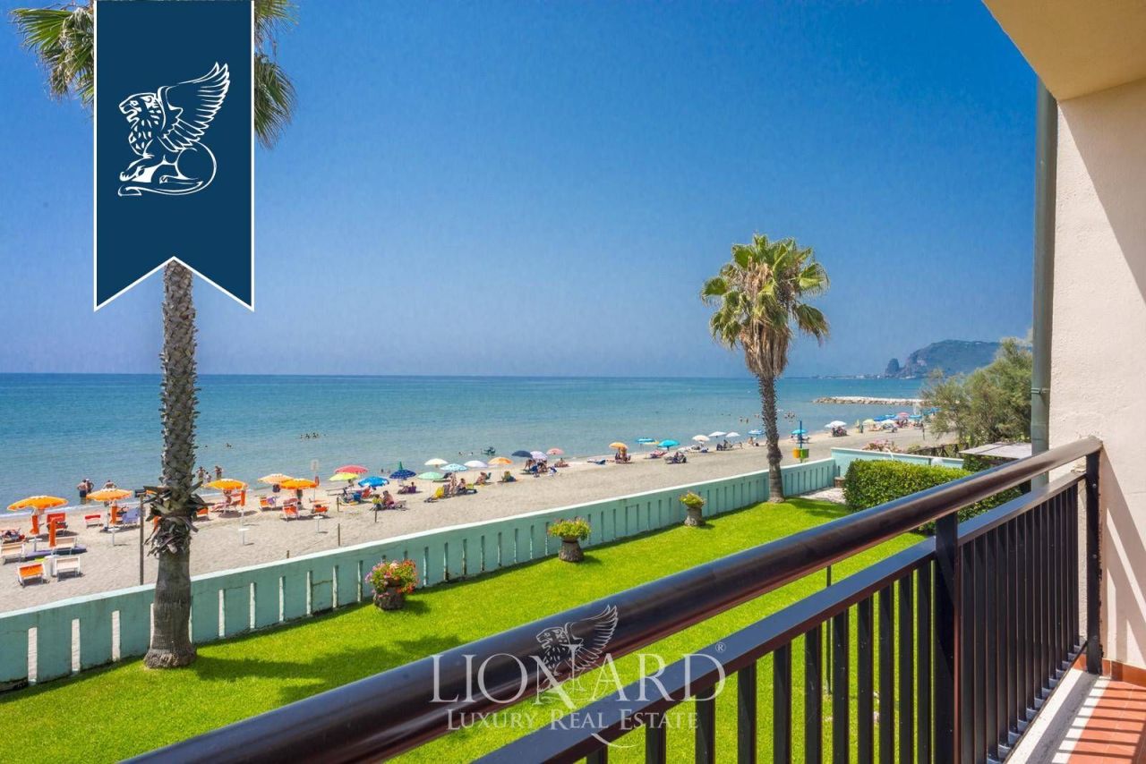 Villa in Latina, Italy, 550 m² - picture 9