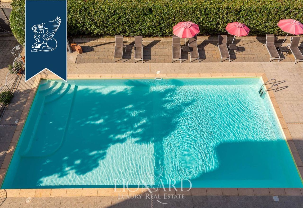 Hotel in Barga, Italy, 1 100 m² - picture 9