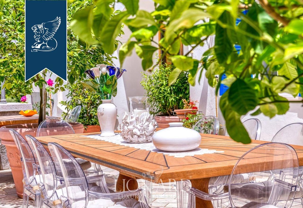 Villa in Naples, Italy, 270 m² - picture 9