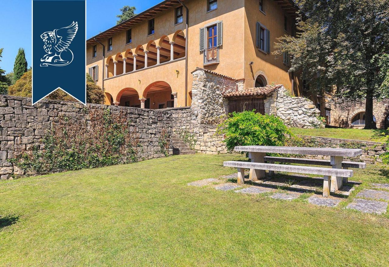 Villa in Bergamo, Italy, 1 500 m² - picture 9