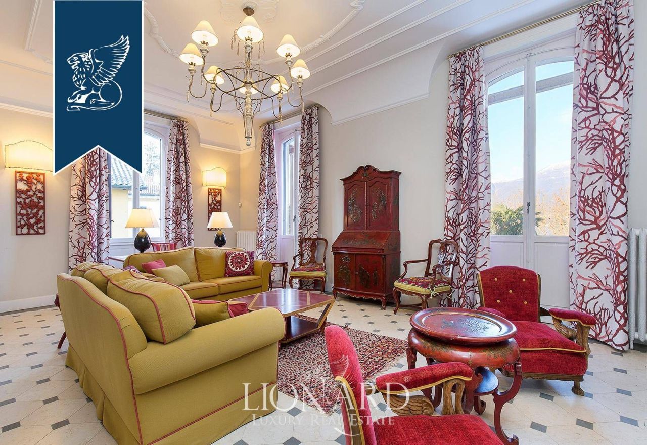 Villa en Porto Valtravaglia, Italia, 2 000 m² - imagen 8