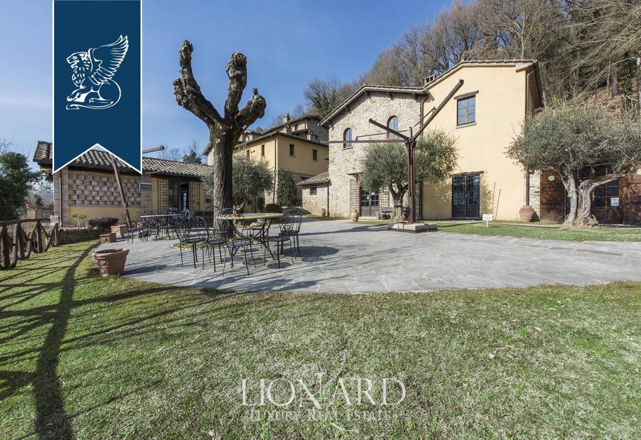 Granja en Arezzo, Italia, 2 385 m² - imagen 9