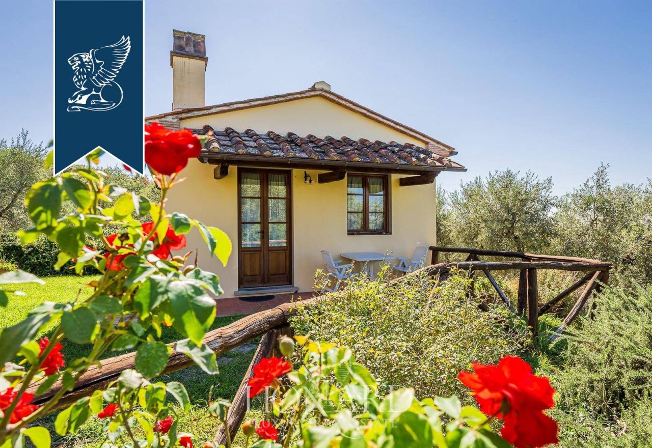 Farm in Pistoia, Italy, 1 800 m² - picture 8