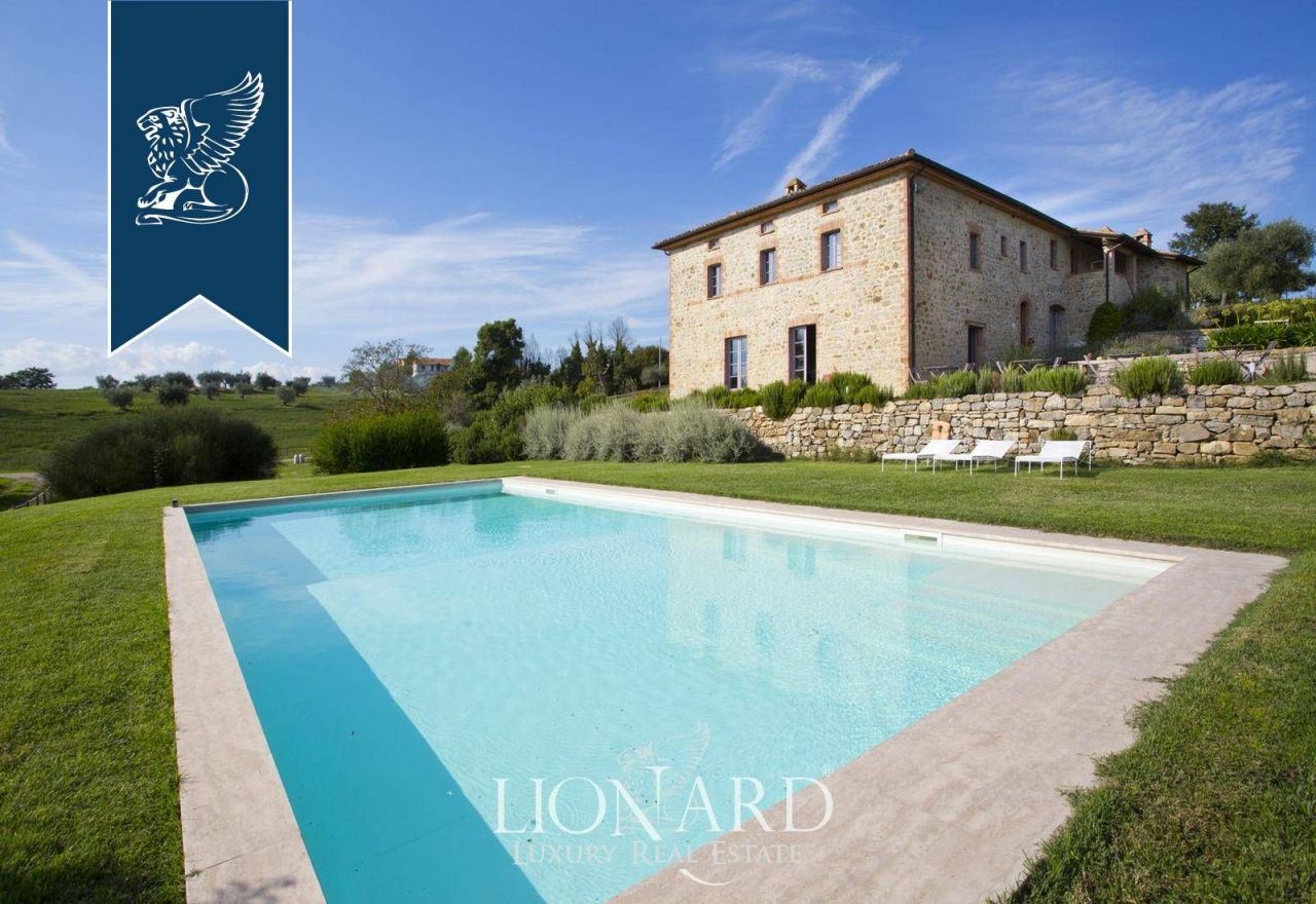 Granja en Montegabbione, Italia, 1 000 m² - imagen 8