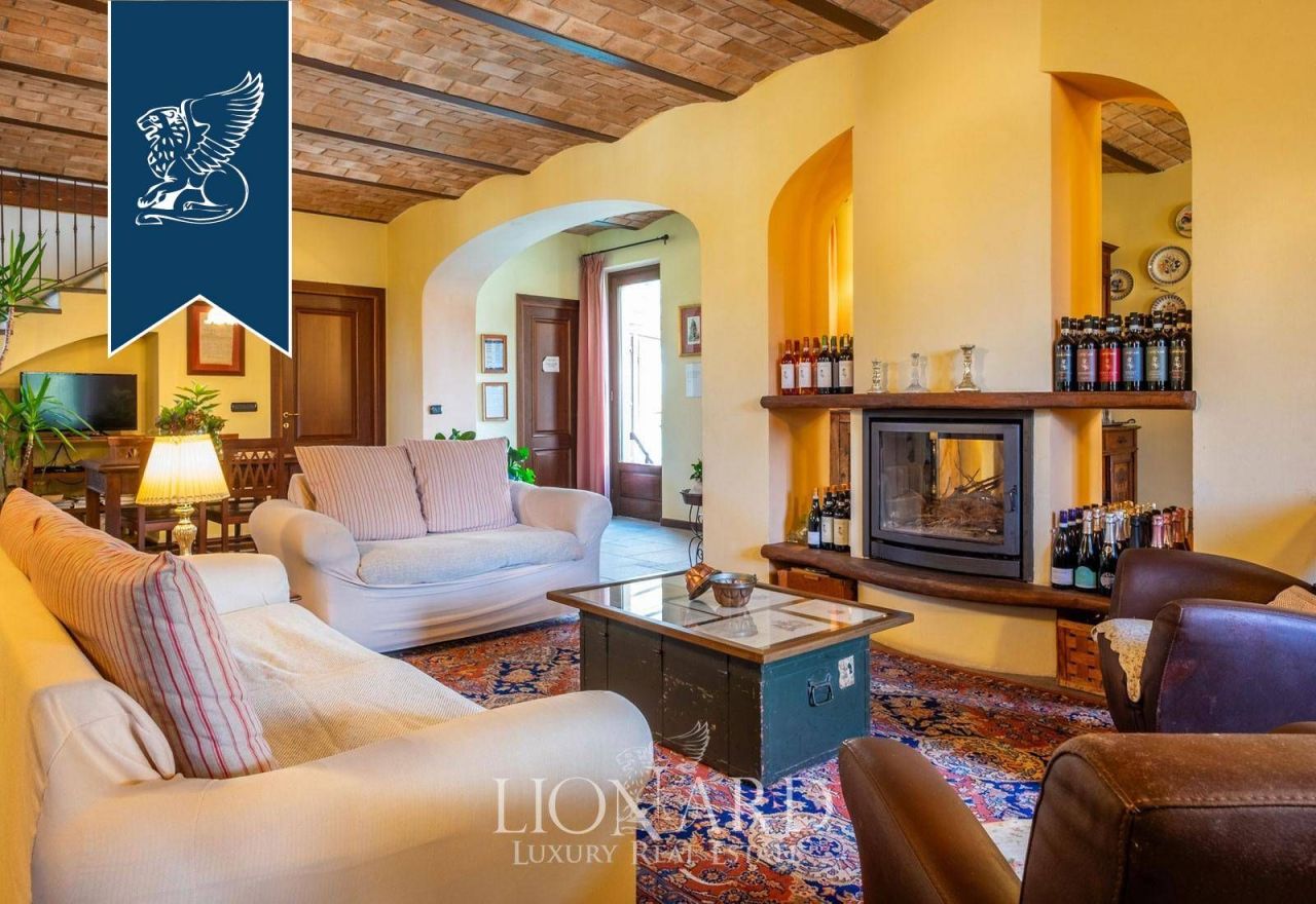 Villa in Cuneo, Italy, 700 m² - picture 8