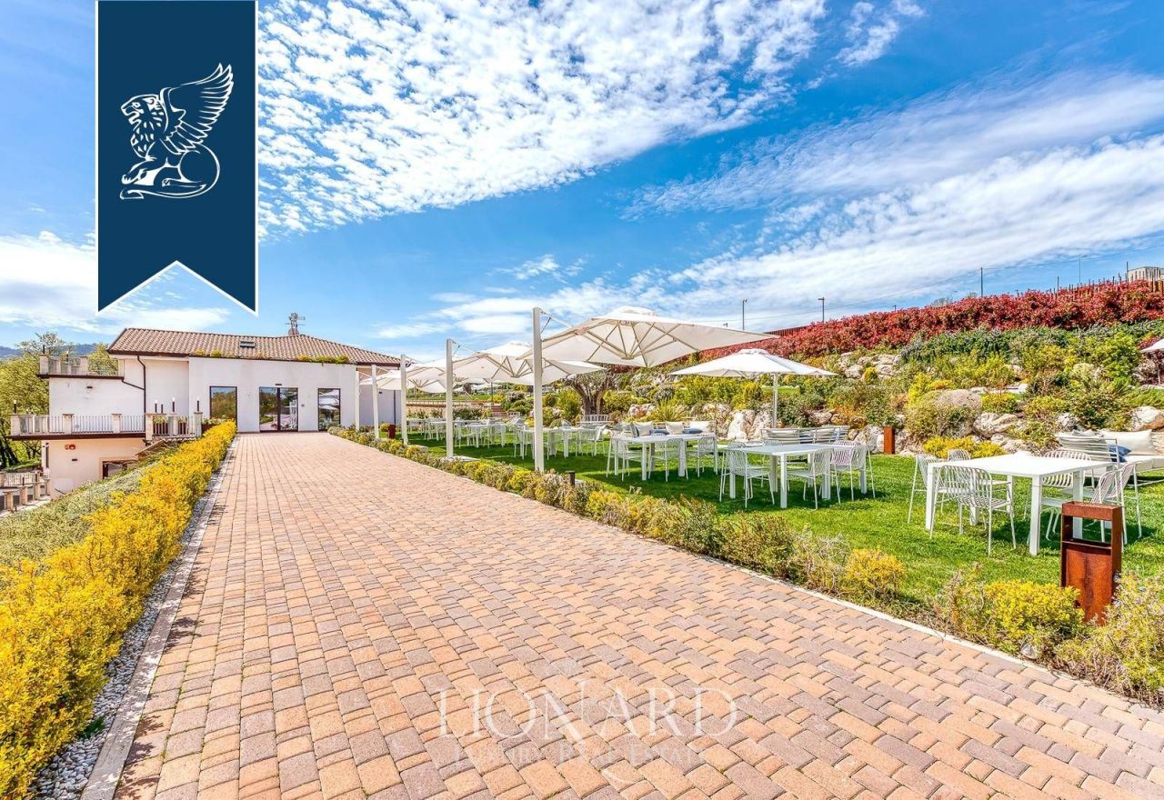 Granja en Avellino, Italia, 600 m² - imagen 10